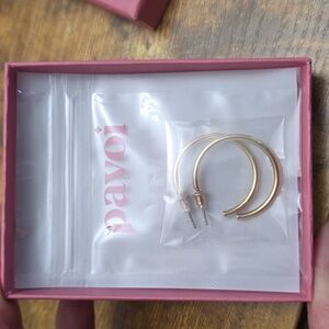 New Pavoi Gold Tone Hoop Earrings With Box